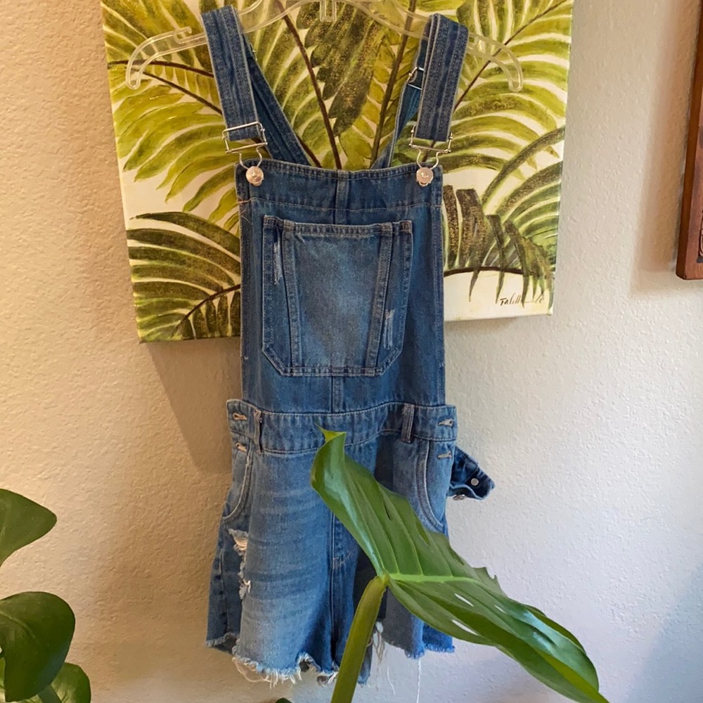Size 8 baggy short overalls